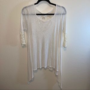 Blu Pepper Cream Lace Mixed Media Sharkbite Split Back 3/4 Sleeve Tunic Top Med